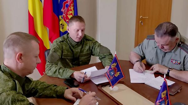 Участники совещания по вопросам повышения качества работы казачьих обществ в штабе ВВД
