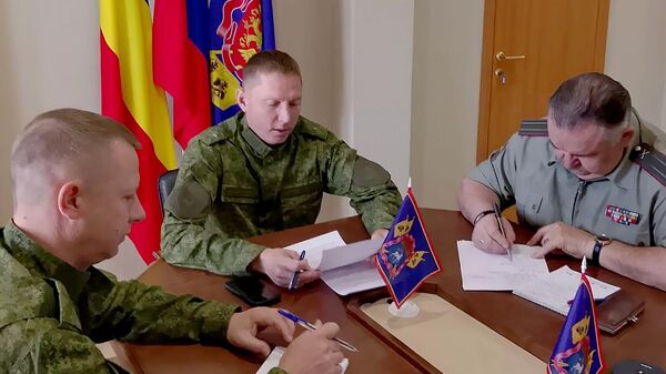 Участники совещания по вопросам повышения качества работы казачьих обществ в штабе ВВД