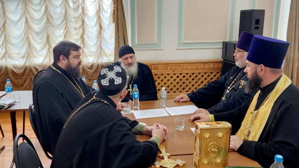 Участники совещания духовников УВКО в Хабаровске