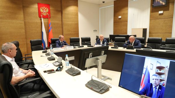Участники заседания комитета Волгоградской областной думы по делам национальностей, казачества, вопросам общественных объединений и религиозных организаций