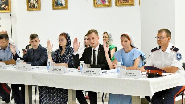 Участники организационного заседания Совета казачьей молодежи при комитете по делам национальностей и казачества в Волгограде Участники организационного заседания Совета казачьей молодежи при комитете по делам национальностей и казачества в Волгограде