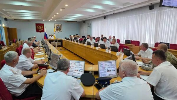 Участники заседания совета при губернаторе Ставропольского края по делам казачества