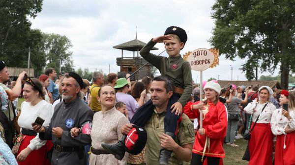 Участники фестиваля казачьей культуры Братина в Томской области