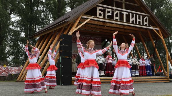Участники фестиваля казачьей культуры Братина в Томской области