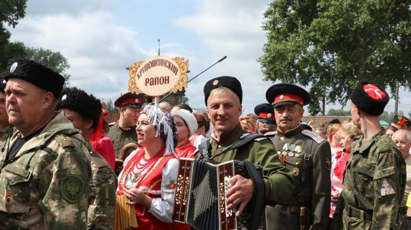 Участники фестиваля казачьей культуры Братина в Томской области