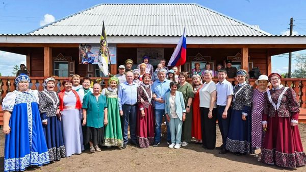 Глава Бурятии Алексей Цыденов с жителями станицы Ара-Киретской