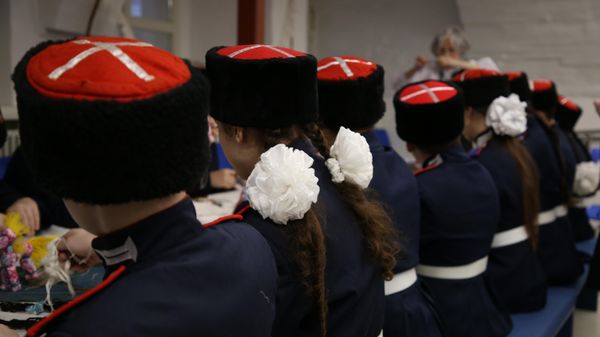 Ученики казачьего кадетского класса во время мастер-класса
