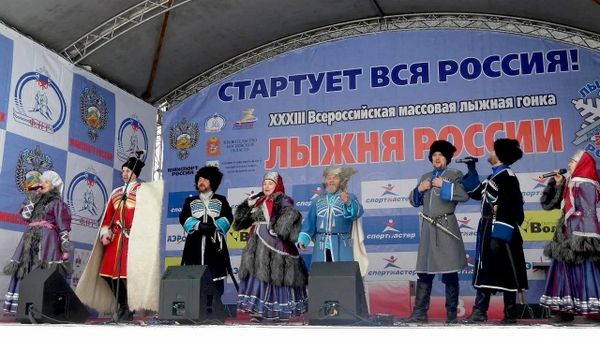 Участники московского фольклорного ансамбля Живая Русь