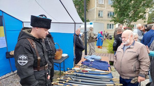 Казаки на фестивале в Мурманской области, посвященном Международному дню коренных народов мира