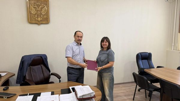 Глава Карымского округа Забайкальского края Олег Павлов и предприниматель Татьяна Любицкая