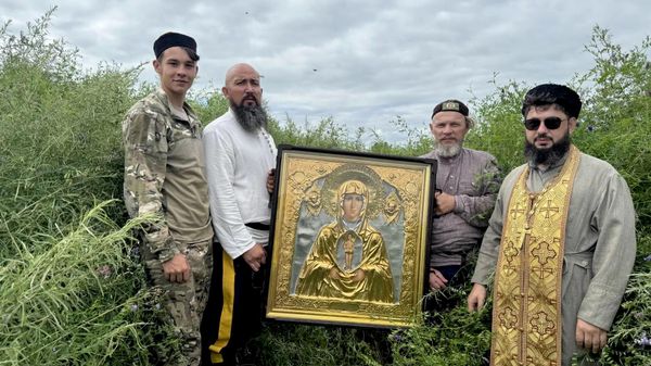 Участники крестного хода по Амуру от Амурзета до Ленинска Участники крестного хода по Амуру от Амурзета до Ленинска
