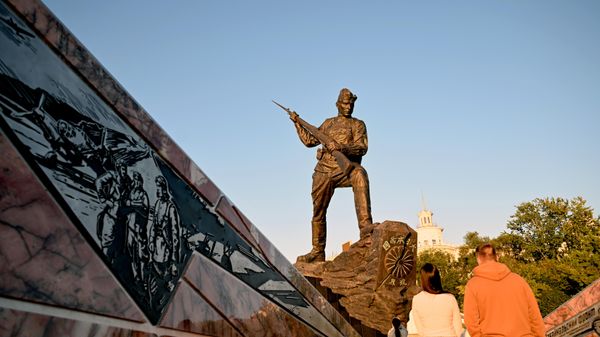 Памятник советскому солдату, посвященный победе над милитаристской Японией и победе во Второй мировой войне в Хабаровске