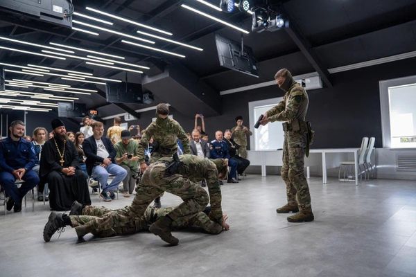 Студенты МГУТУ демонстрируют элементы служебного единоборства и специальной подготовки