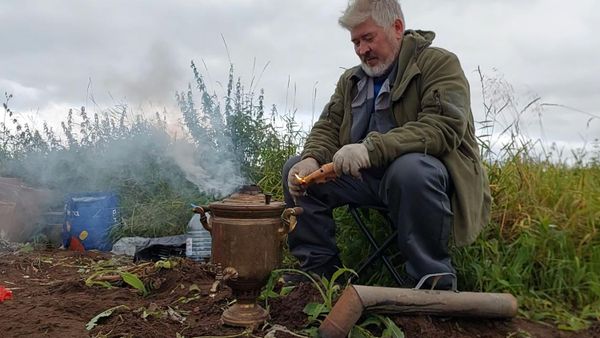 Участники благотворительной акции по сбору урожая картофеля Туломского ХКО