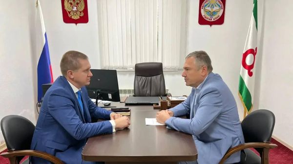 Встреча министра по внешним связям, национальной политике, печати и информации Республики Ингушетия Руслана Мизиева и сотрудника Межрегионального управления ФАДН России по СКФО, Республике Крым и Севастополю Олега Фомченкова-Бровко