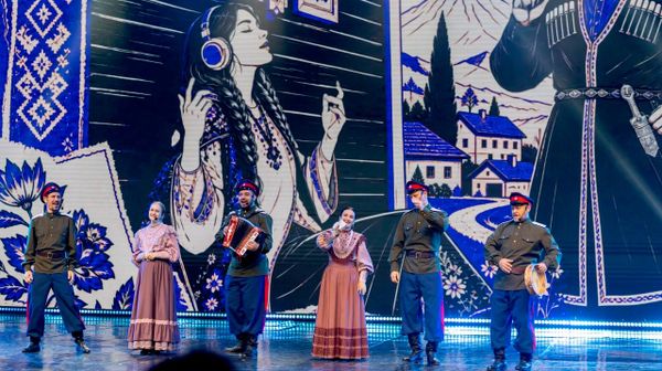 Казачьи коллективы и исполнители из Ставропольского края выступают на гала-концерте 